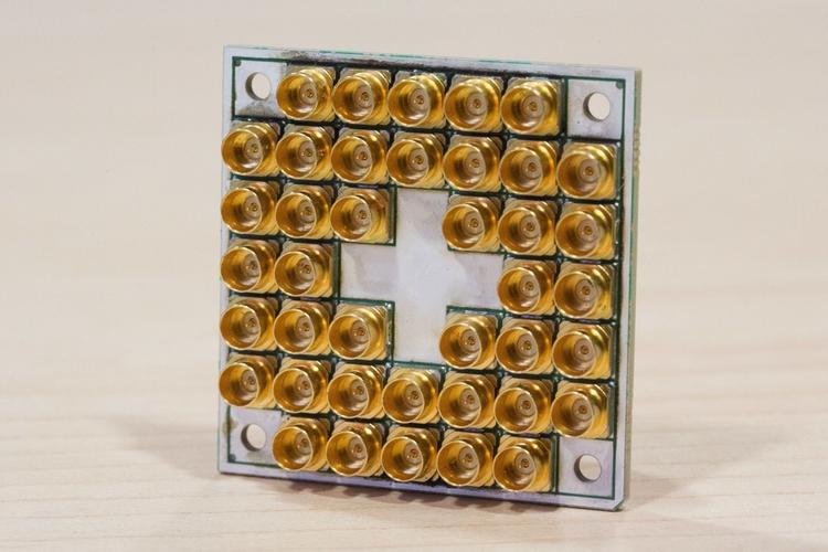 英特尔量子计算取得重大进展开发出新型超导芯片